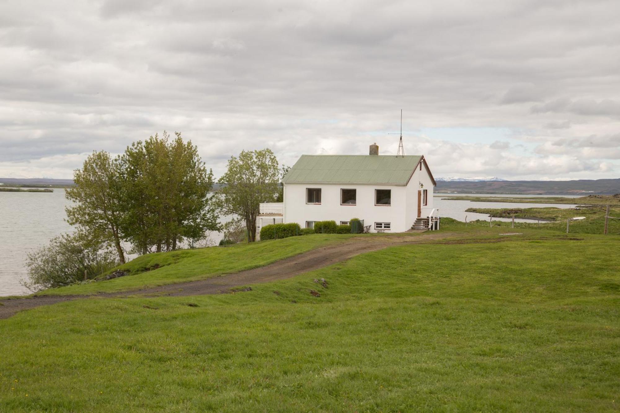 Dimmuborgir Guesthouse Миван Номер фото